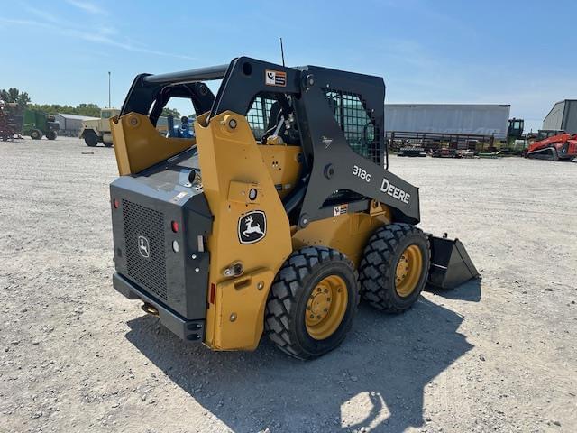 Image of John Deere 318G equipment image 4
