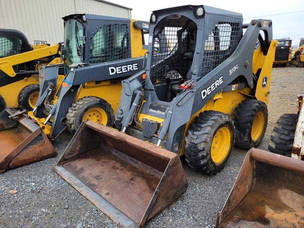 2018 John Deere 318G Equipment Image0