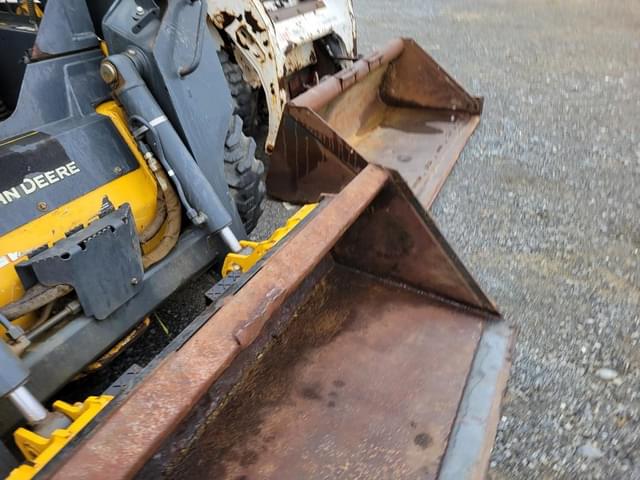 Image of John Deere 318G equipment image 3