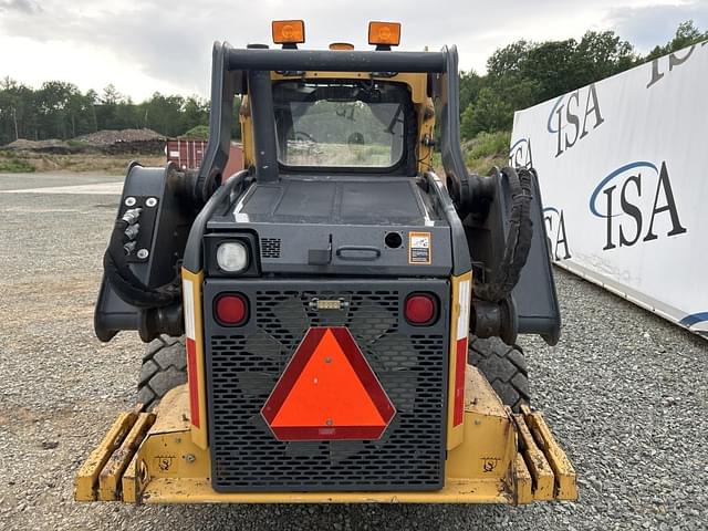 Image of John Deere 320E equipment image 3