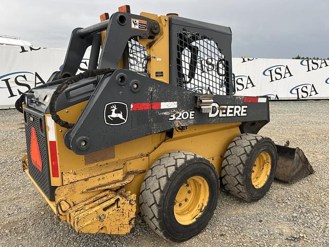 Image of John Deere 320E equipment image 4