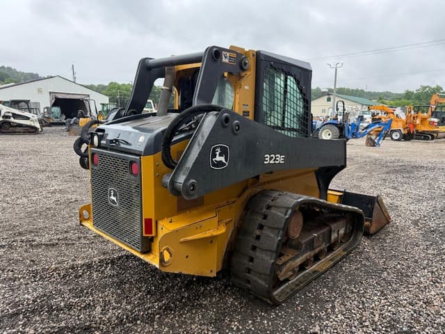 Image of John Deere 323E equipment image 3
