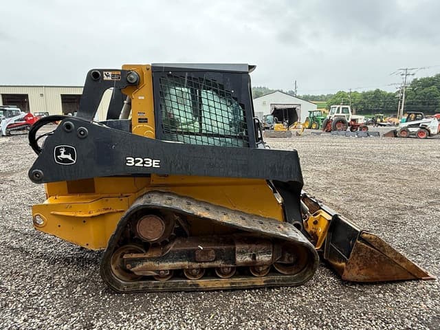 Image of John Deere 323E equipment image 4