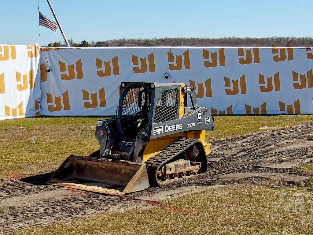 Image of John Deere 323E Primary image