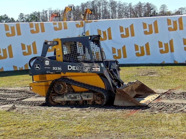 Image of John Deere 323E equipment image 4