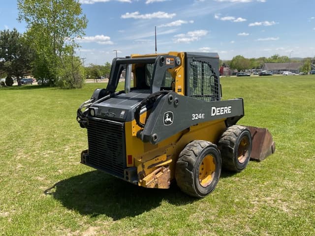 Image of John Deere 324E equipment image 4