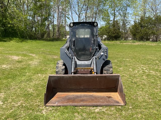 Image of John Deere 324E equipment image 1