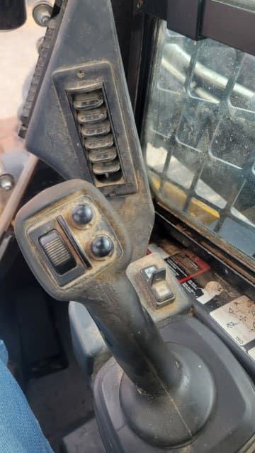 Image of John Deere 324E equipment image 4