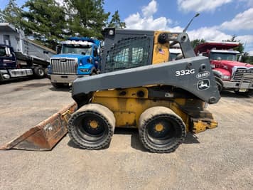 Main image John Deere 332G