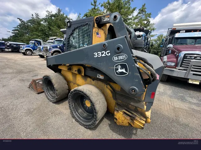 Image of John Deere 332G equipment image 2
