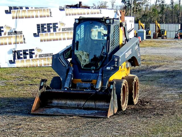 Image of John Deere 332G equipment image 1