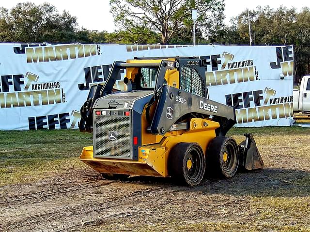 Image of John Deere 332G equipment image 4