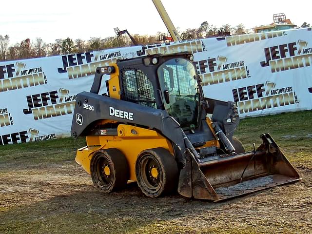 Image of John Deere 332G equipment image 2