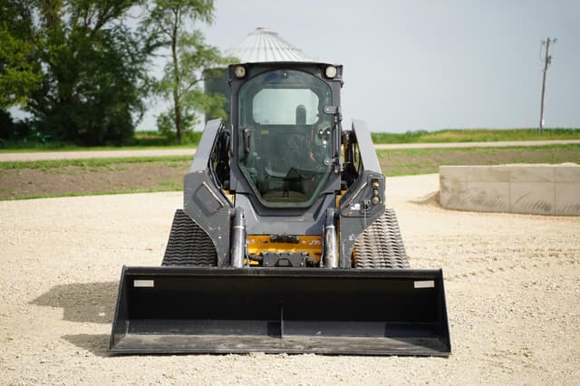 Image of John Deere 333G equipment image 1