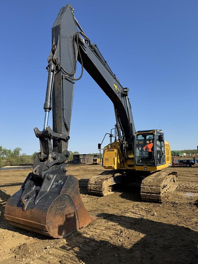 Image of John Deere 345G LC equipment image 4