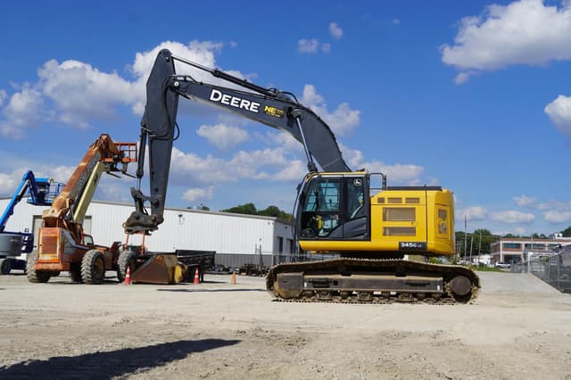 Image of John Deere 345G LC equipment image 1