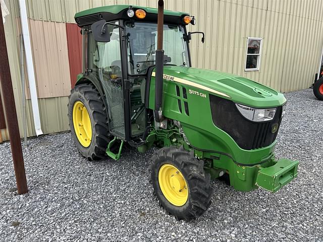 Image of John Deere 5075GN equipment image 4