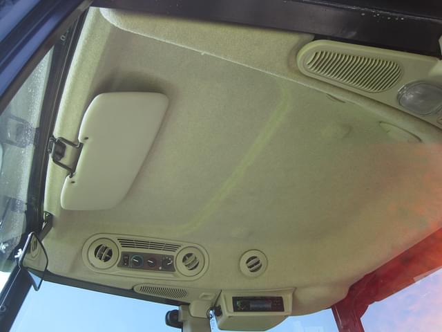 Image of John Deere 5100E equipment image 3