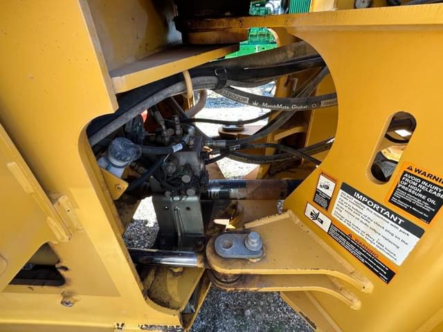 Image of John Deere 524KII equipment image 4