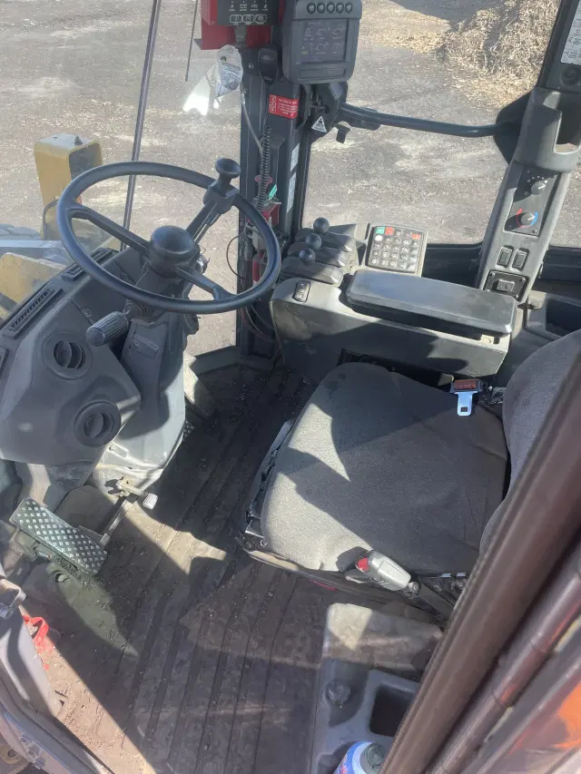 Image of John Deere 644K equipment image 1