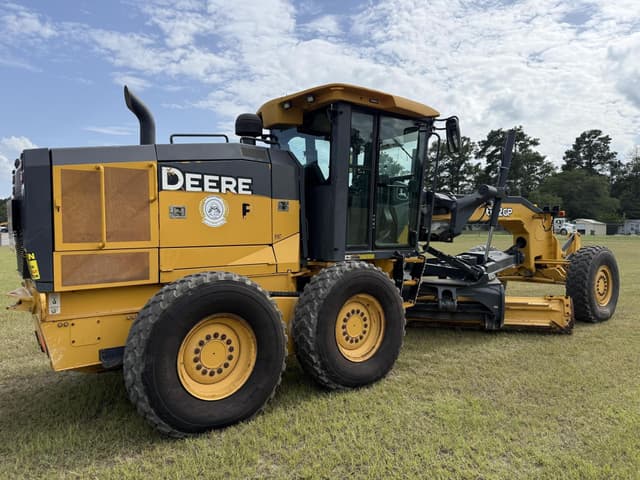 Image of John Deere 672GP equipment image 4