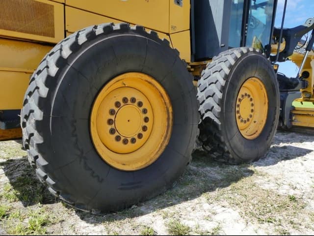 Image of John Deere 672GP equipment image 4