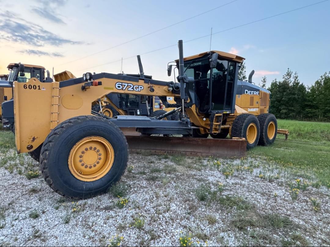 Image of John Deere 672GP Primary image
