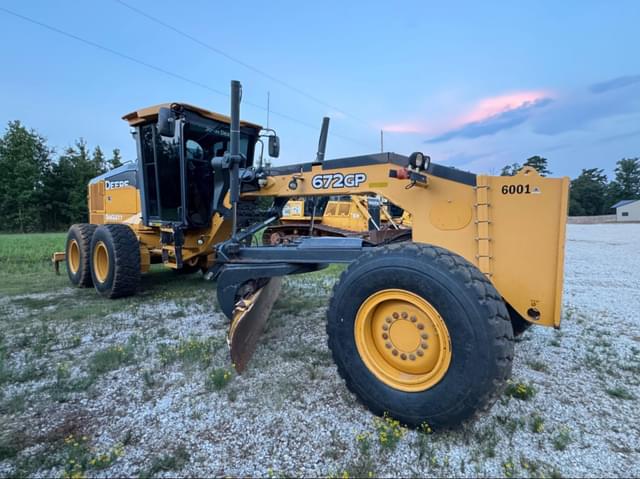 Image of John Deere 672GP equipment image 2
