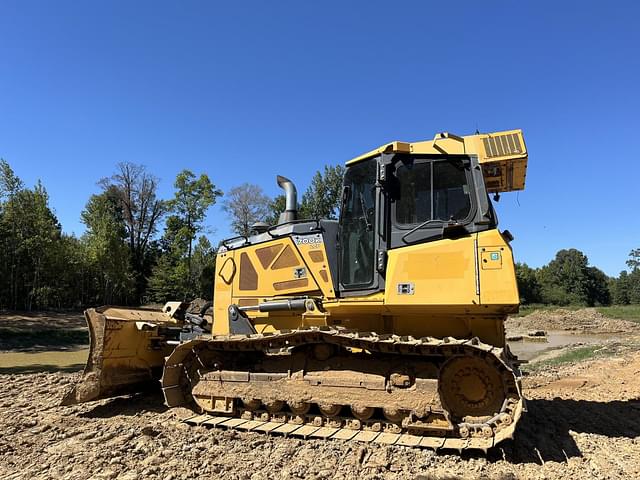 Image of John Deere 700K LGP equipment image 2