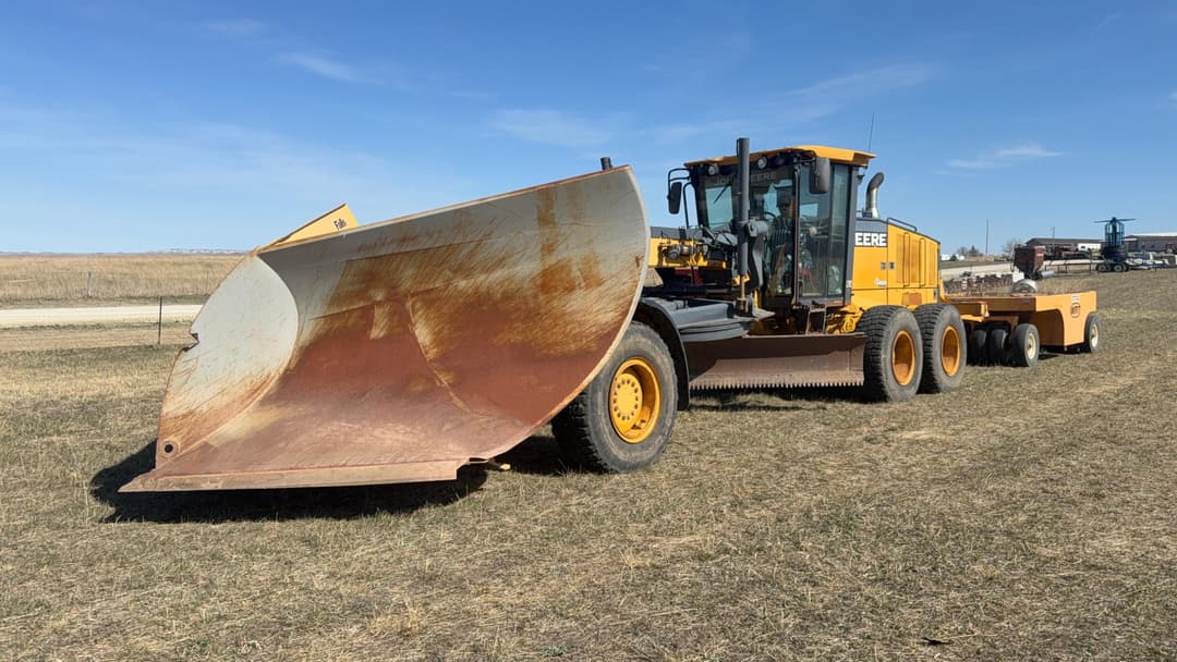 Image of John Deere 772G Primary image