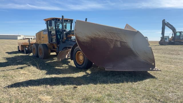 Image of John Deere 772G equipment image 1