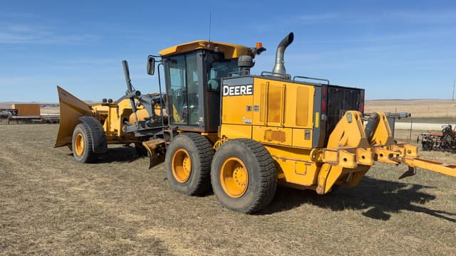 Image of John Deere 772G equipment image 2