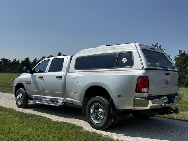Image of Dodge Ram 3500 equipment image 2