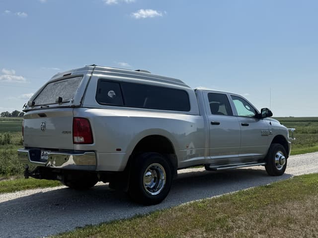 Image of Dodge Ram 3500 equipment image 4