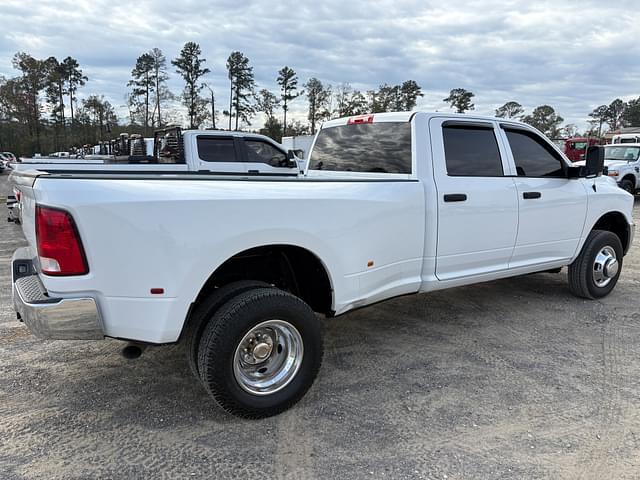 Image of Dodge Ram 3500 equipment image 3