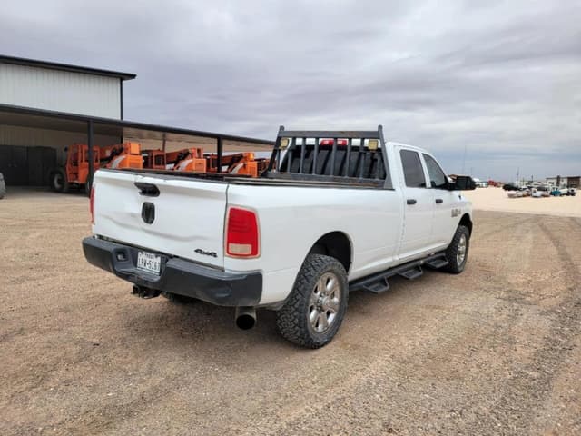 Image of Dodge Ram 2500 equipment image 3