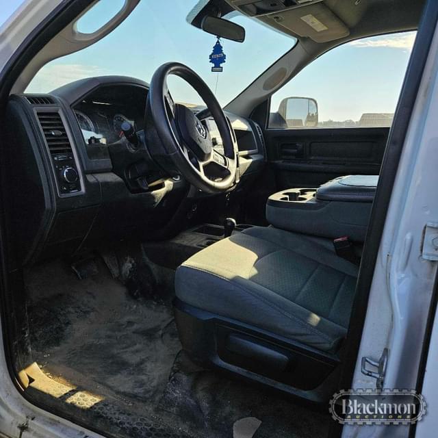 Image of Dodge Ram 2500 equipment image 2
