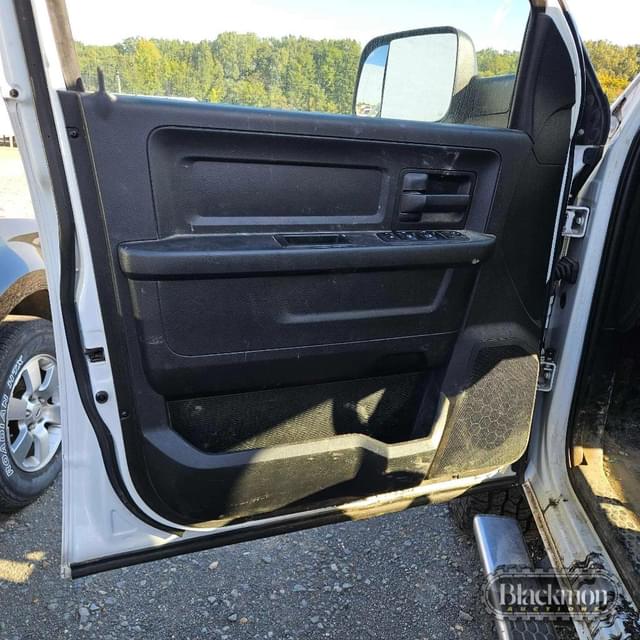 Image of Dodge Ram 2500 equipment image 3