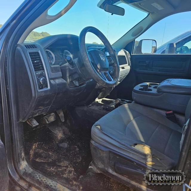 Image of Dodge Ram 2500 equipment image 2