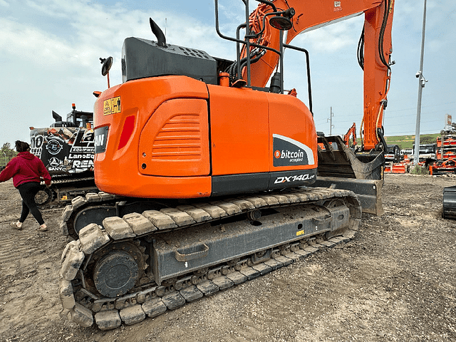 Image of  Doosan DX140LCR equipment image 2