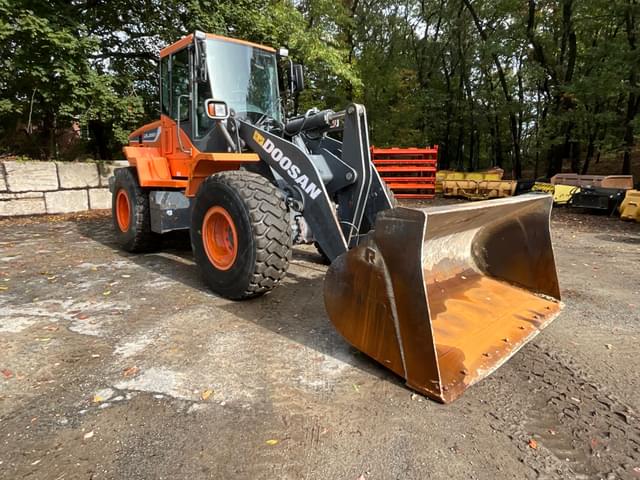 Image of  Doosan DL250 equipment image 2