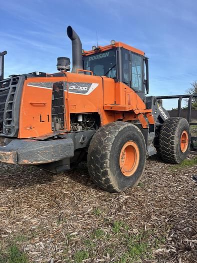 2018  Doosan DL300 Equipment Image0