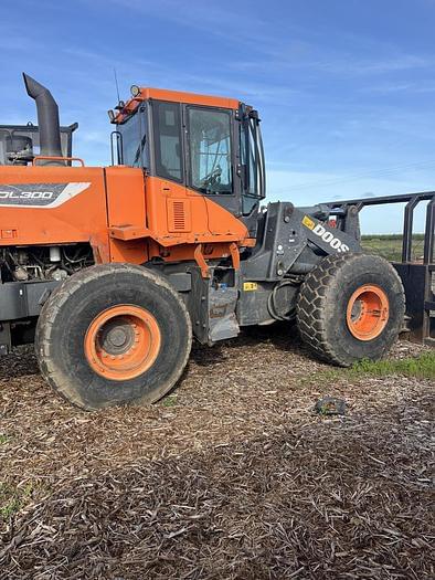 Image of  Doosan DL300 equipment image 1