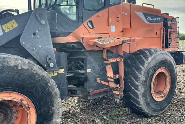 Image of Doosan DL300 equipment image 4