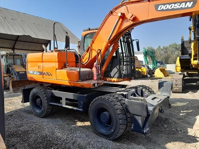 Image of  Doosan DX140W equipment image 2