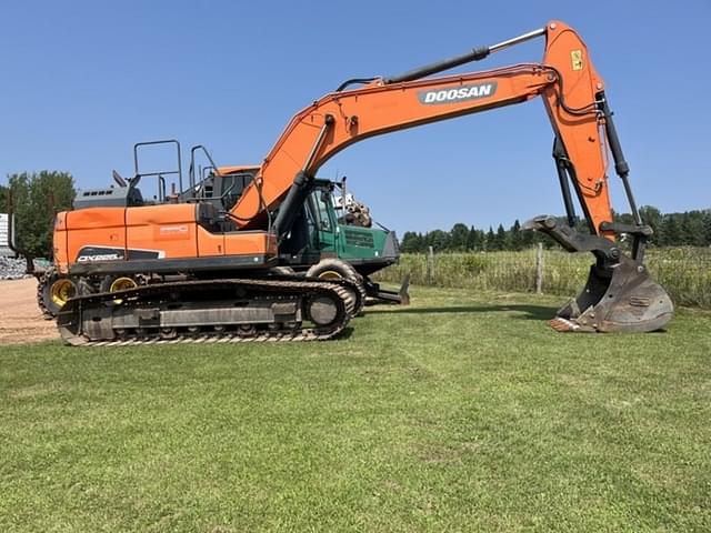 Image of  Doosan DX225LC equipment image 2