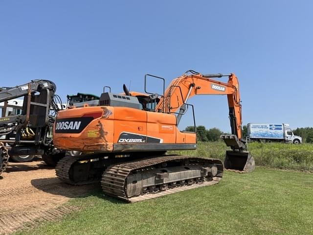 Image of  Doosan DX225LC equipment image 3