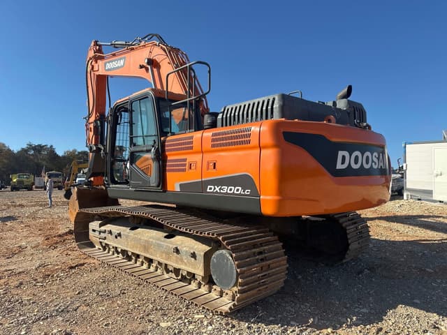 Image of Doosan DX300LC-5 equipment image 3