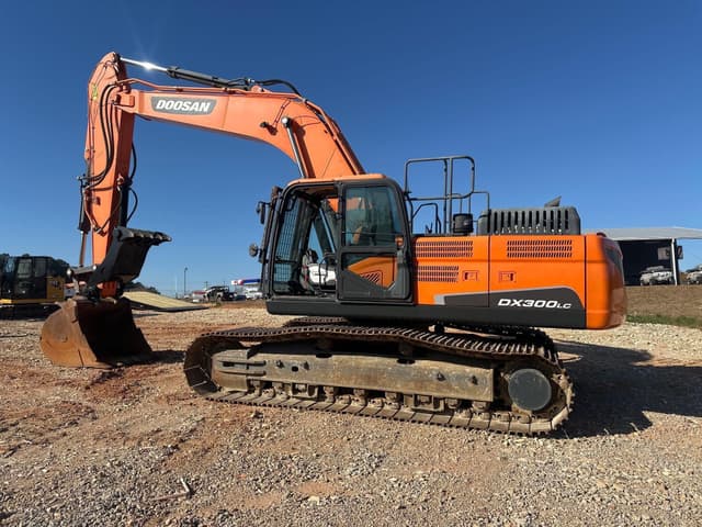 Image of Doosan DX300LC-5 equipment image 2