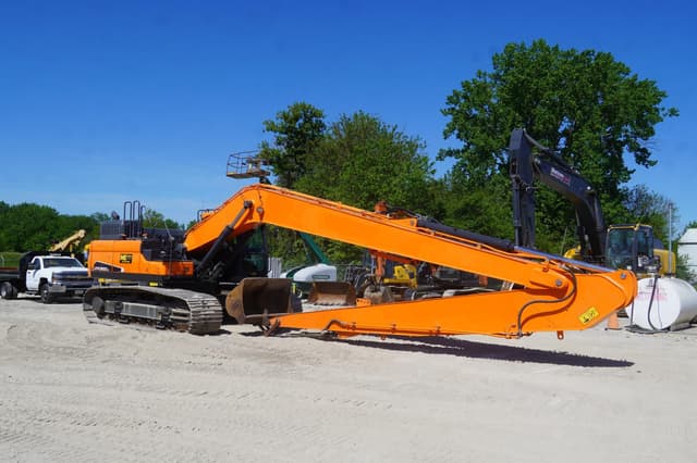 Image of Doosan DX300LC-5 equipment image 3